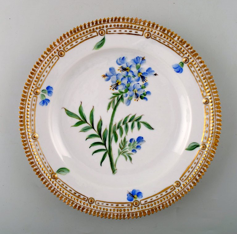 Royal Copenhagen Flora Danica lunch plate.
Model Number 20/3553.