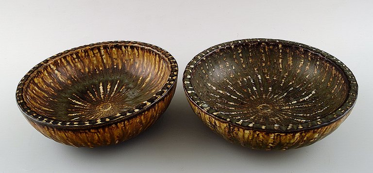 Rörstrand / Rørstrand Gunnar Nylund, a pair of ceramic bowls.
