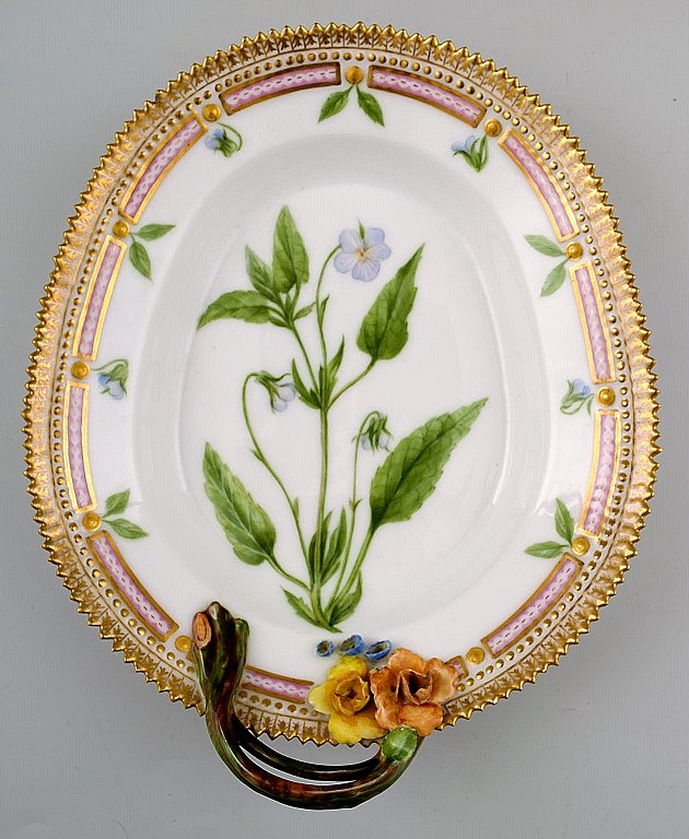 Royal Copenhagen Flora Danica Leafshaped dish with handle 20/3541.