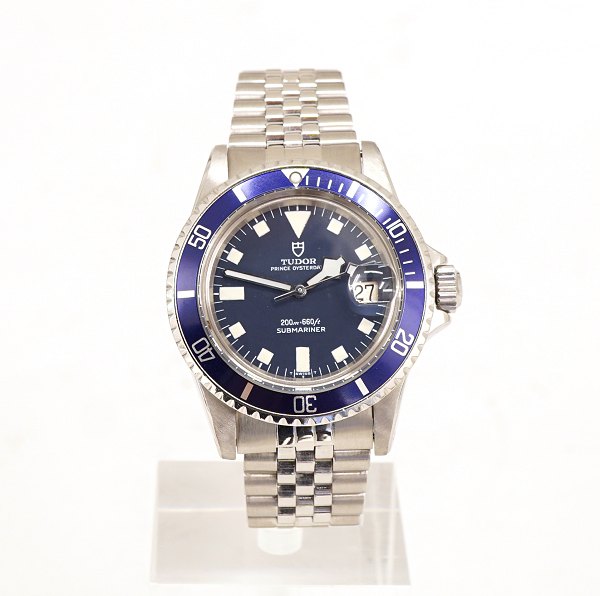 Tudor Submariner Snowflake mit blauem Zifferblatt. Jahrgang 1976
Ref. 94110
D: 40mm
Wird mit Tudor Box geliefert