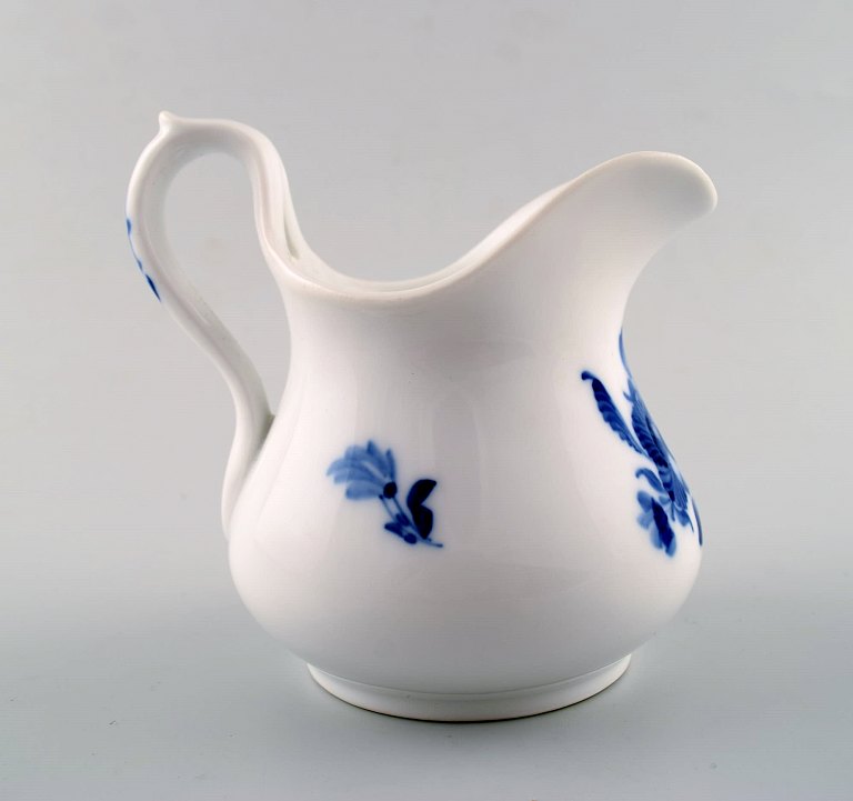 Royal Copenhagen Blue Flower rare and early creamer.
Decoration Number 10/8513.