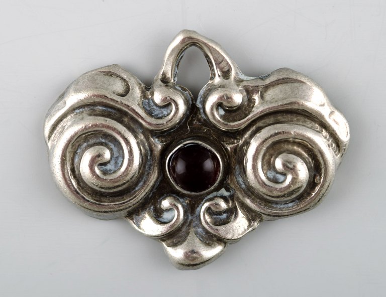 Danish Art Nouveau brooch in silver. 
Early 1900s.