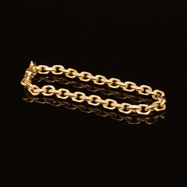 Jannik Lilleriis Andersen, Ringsted, Denmark: Anchor bracelet, 14kt Gold. L: 
19cm. W: 19,7gr