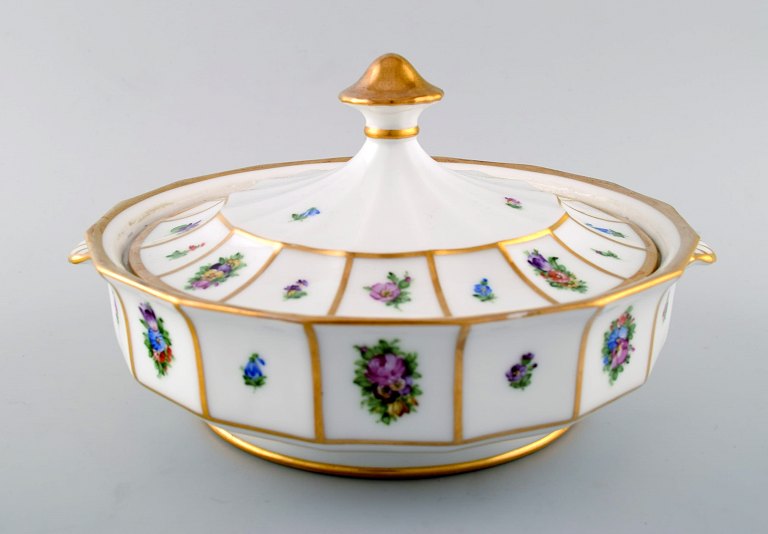 Royal Copenhagen Henriette, two lidded bowls.
Decoration Number 444/8535.