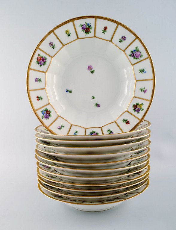 12 Royal Copenhagen Henriette. Hand painted porcelain. 
Henriette large soup plates no. 444/8546.