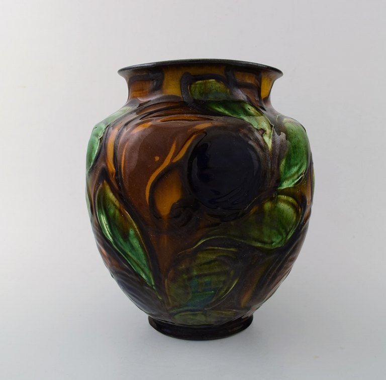 Kähler, Denmark, glazed stoneware vase in modern design.
1930 / 40s. Cow horn technique.