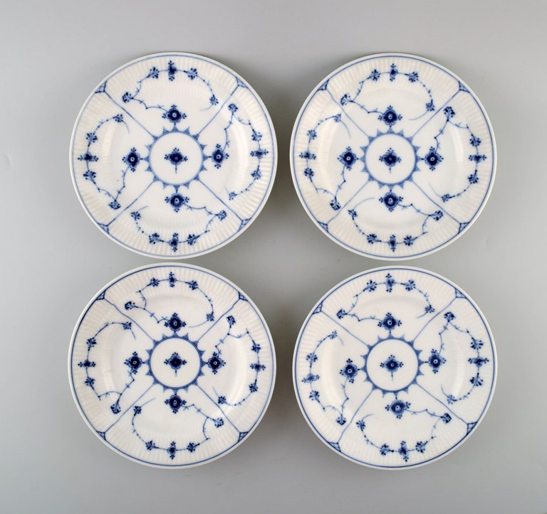 Royal Copenhagen. Royal porcelain Blue Fluted plain, 4 plates.
No. 1/178 or 621.