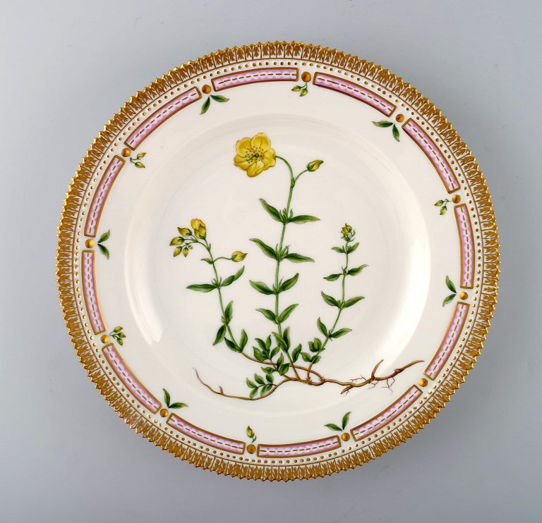 Royal Copenhagen Flora Danica dinner plate # 20/3549.