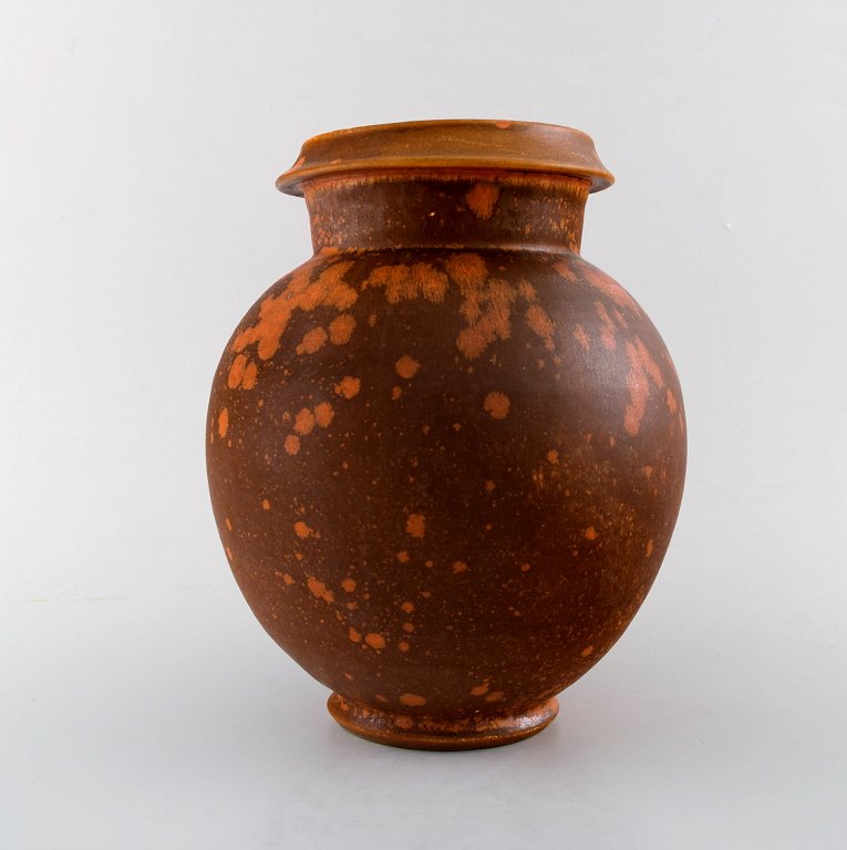 Kähler, Denmark, Svend Hammershoi, glazed stoneware vase.