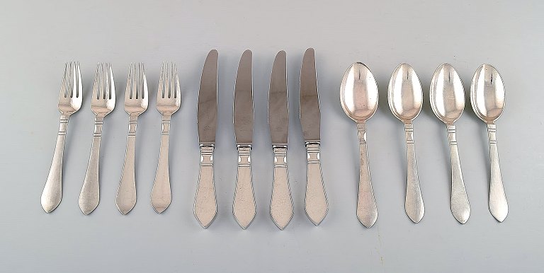 Georg Jensen. Continental (Antik) 4 p. Complete dinner silver service, hammered.