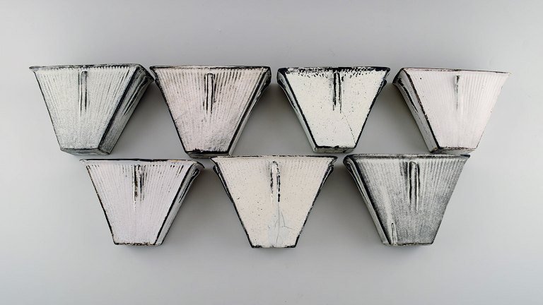 Kähler, Denmark, 7 glazed jardinere / flowerpot holders, 1930 s.
Designed by Svend Hammershøi.