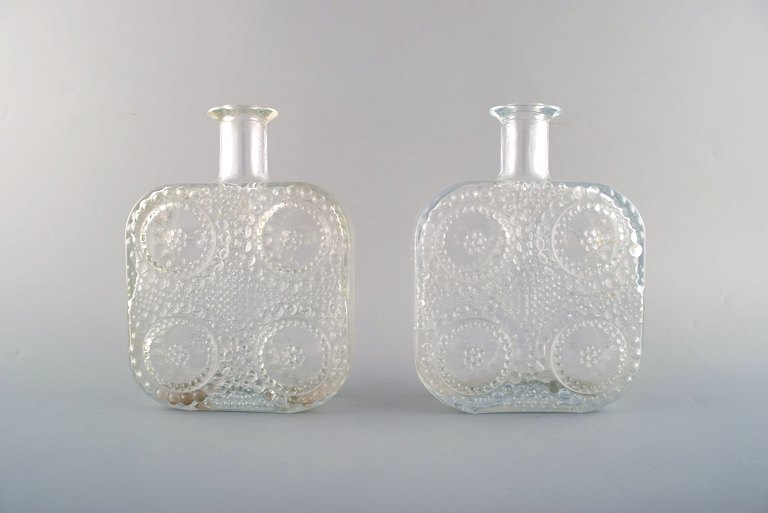 Nanny Still for Riihimäen Lasi, A pair of Finnish Grapponia glass art vases. 
Mouth blown.
