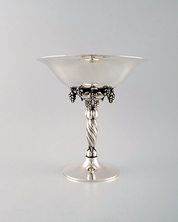 Georg Jensen grape centrepiece in sterling silver. Model number 263.
