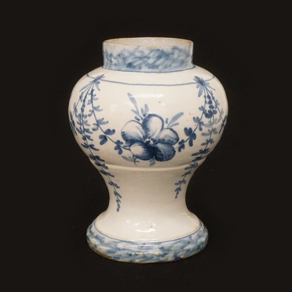 Vase of faience
Morsø, Denmark, circa 1780. H: 17,5cm