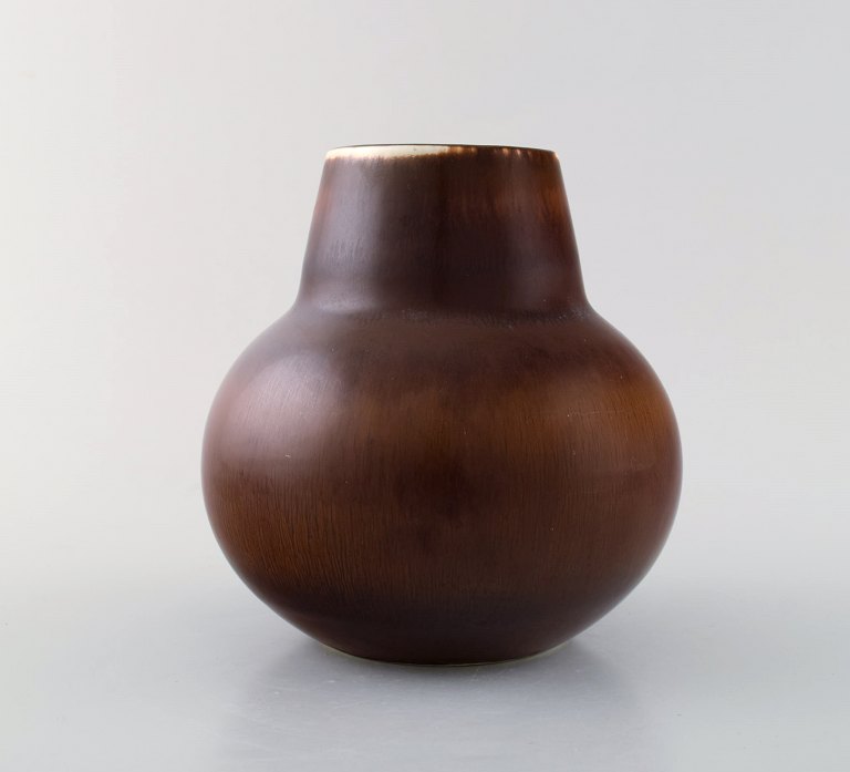 Carl-Harry Stålhane for Rørstrand. Ceramic vase decorated with beautiful glaze 
in brown shades. 1950