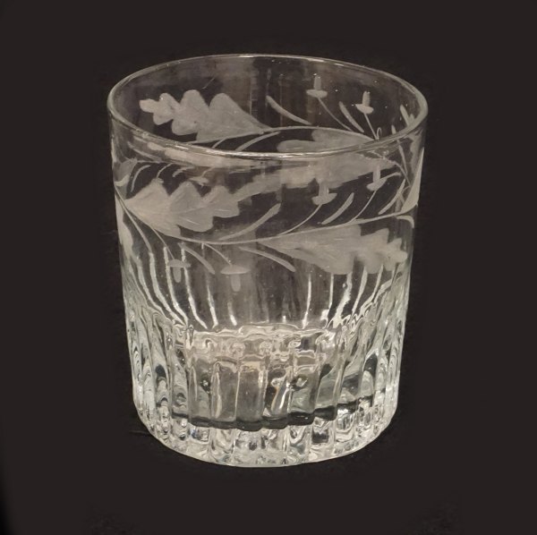 A mid 19th century glass. Made circa 1860. H: 8,3cm. D: 7,4cm