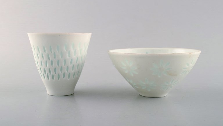 Freidl Holzer Kjellberg for Arabia. Vase and bowl in rice porcelain. Dated 1946.