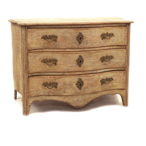 Friedrich Kruus, Stockholm, Sweden, 1745-77: An 18th century signed Rococo chest 
of drawers. H: 80cm. W: 111cm. D: 55cm