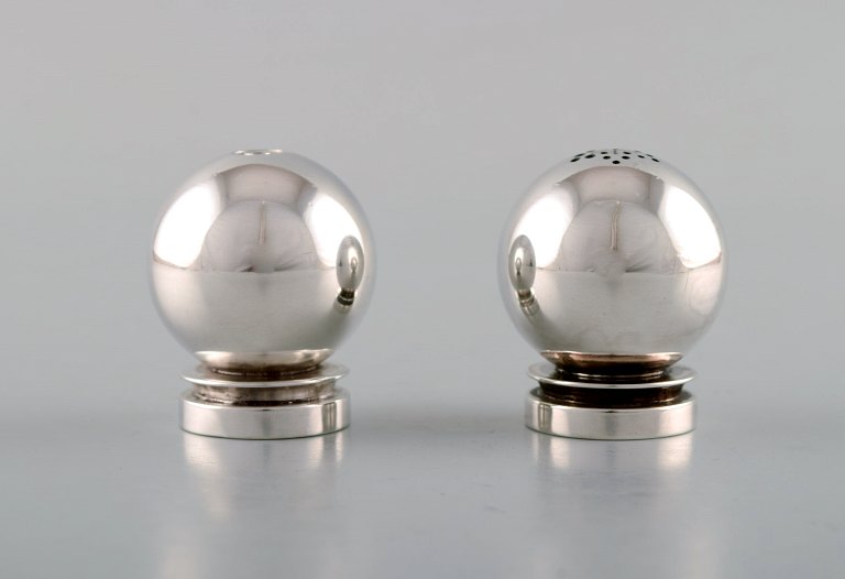 Georg Jensen "Pyramid" art deco salt & pepper set in sterling silver.
