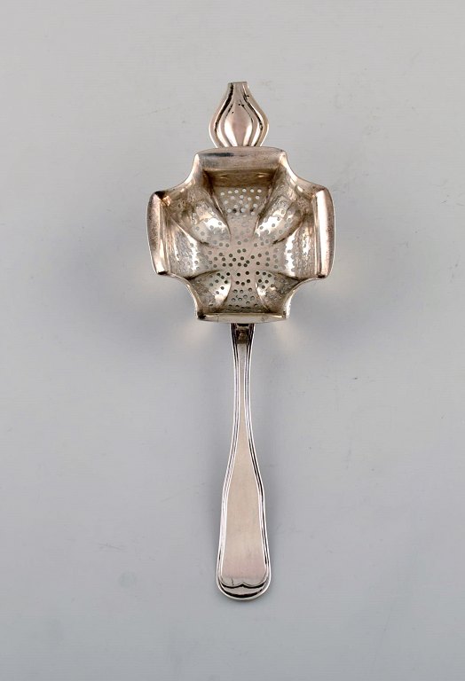 Danish tea strainer in silver. Dated 1950.
