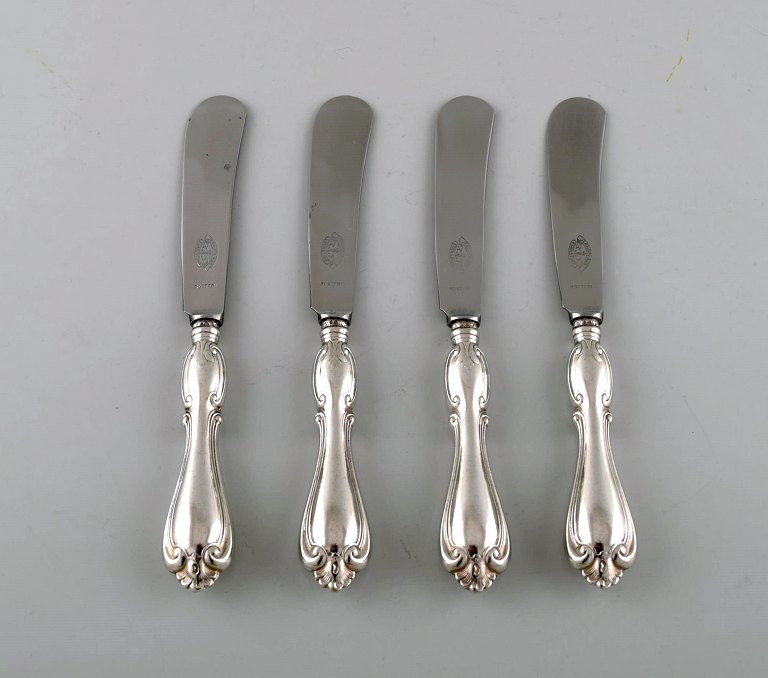 Hallbergs Guldsmeds Ab, Sweden. Set of four "Olga" butter knives in silver and 
stainless steel. Dated 1946.
