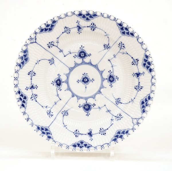 Royal Copenhagen: A set of six blue fluted full lace dishes 1084. D: 25cm