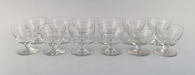 Baccarat, France. 12 facet cut art deco glasses. Art glass, 1930 / 40s.
