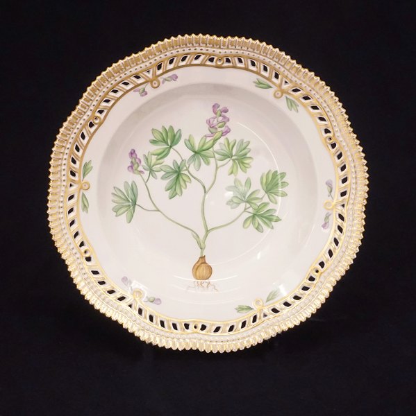 A large Flora Danica soup plate. #2073547. D: 24cm