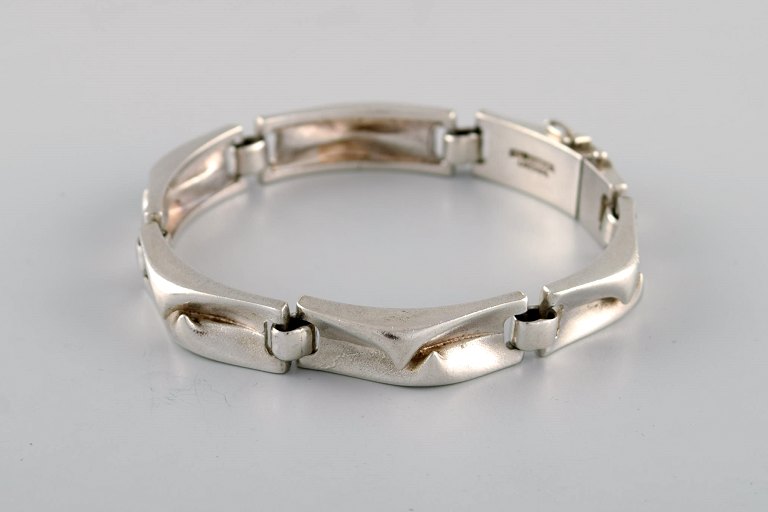 Lapponia, Finland. Modernist bracelet in sterling silver. Finnish design. Dated 
1979.
