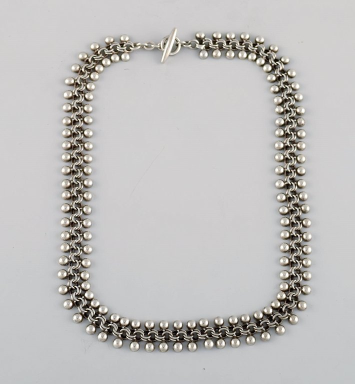 Hermann Siersbøl - Denmark. Modernist necklace in sterling silver. Danish 
design, mid 20th century.
