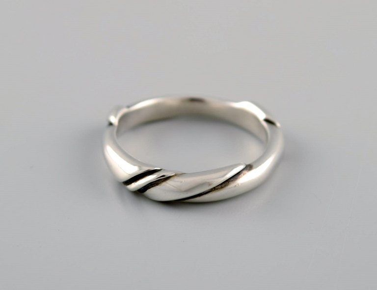 Ole Kortzau for Georg Jensen. Ring in sterling silver. Model 238. Late 20th 
Century.
