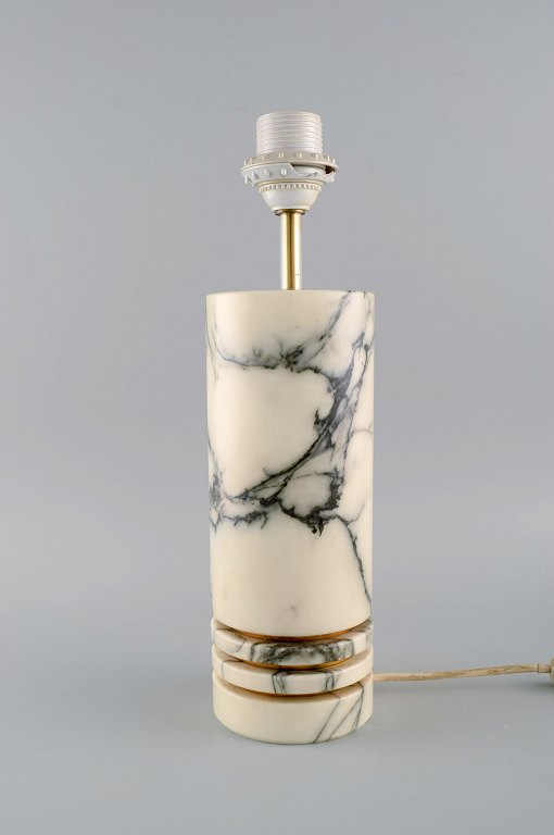 Cerri Nestore, Volterra. Marble and brass table lamp. Italian design, 1970s.
