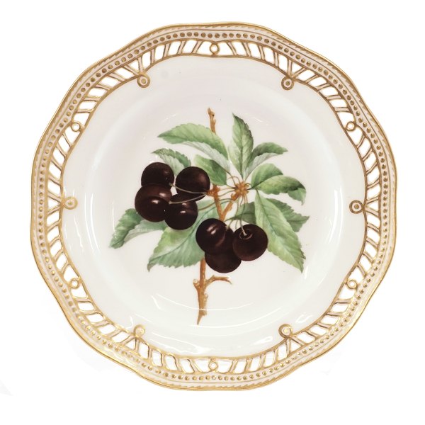 Royal Copenhagen Flora Danica fruit plate 3584. Nice condition. D: 22cm