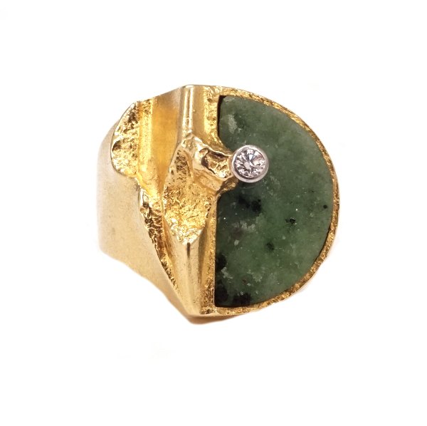 Lapponia Ring aus 18kt Gold mit Zoisit und einem Diamanten von etwa 0,05ct. 
Ringgr. 55