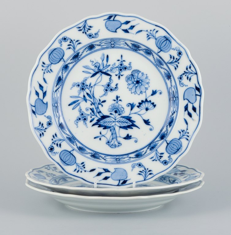 Meissen, Blue Onion pattern, a set of three hand painted dinner plates.
Early 20th century.