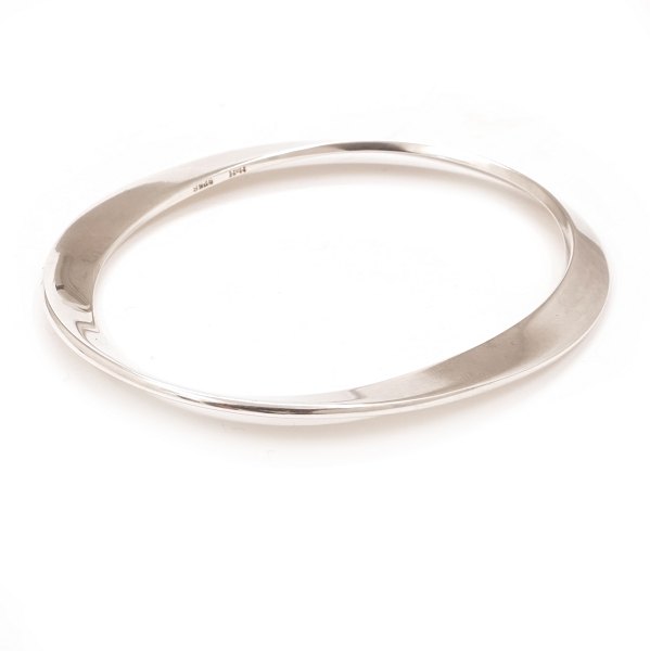 Hans Hansen sterlignsilver bangle marked Hans Hansen "HaH". Size inside: 7x5,7cm