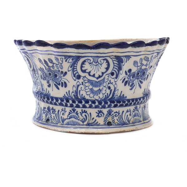 Danish mid 18th century faience bouquetiere Copenhagen circa 1740. H: 9cm. W: 
17,5cm