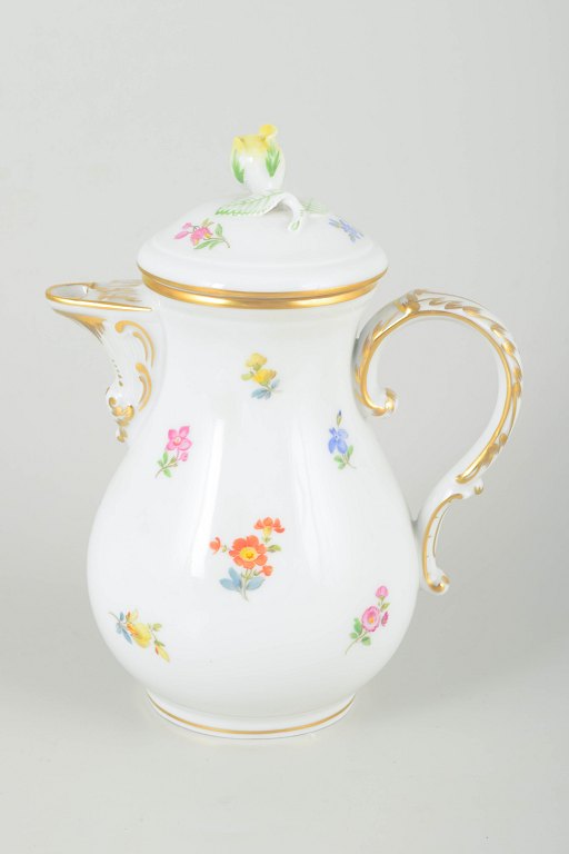 Meissen
Coffee pot with lid, mid-20th century.