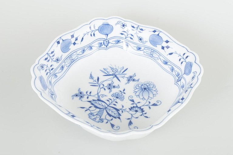 Meissen
Square bowl, “Blue Onion” pattern, early 20th century.