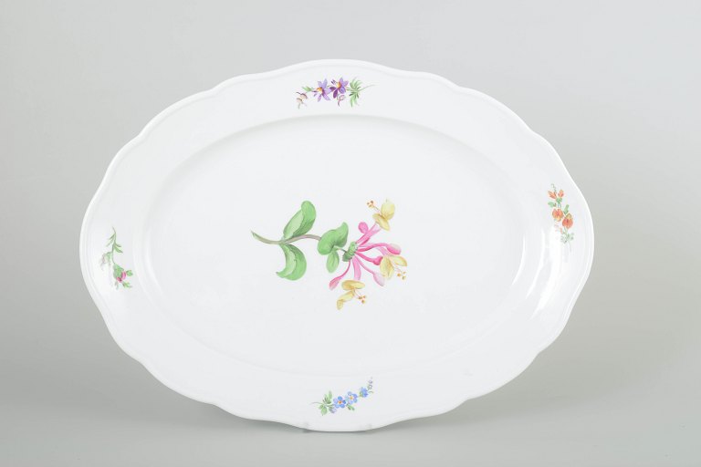 Meissen
Large oval serving dish, c. 1930s.