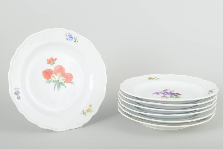 Meissen
Seven salad plates, c. 1930s.