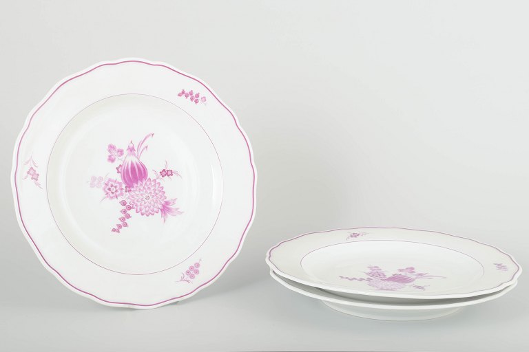 Meissen, Germany
3 dinner plates, 1930s.