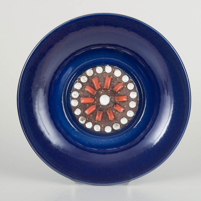 Upsala Ekeby / Decorative Cobalt-Blue Dish
Designer: Mari Simmulson (1911–2000)