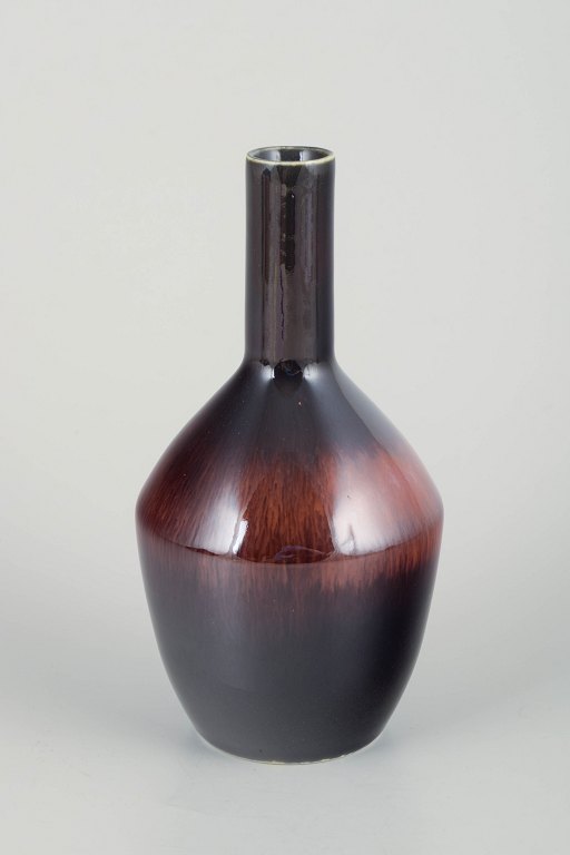 Carl-Harry Stålhane for Rörstrand
Elegant vase, midt 1900-tal.