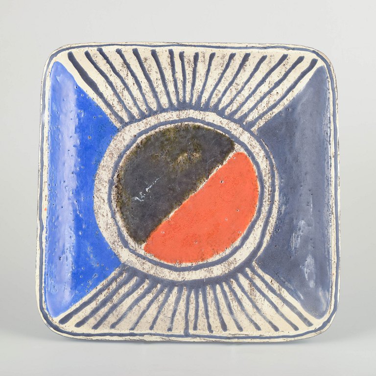 Mari Simmulson for Upsala Ekeby
Bowl/dish, concrete decoration, 1960s.