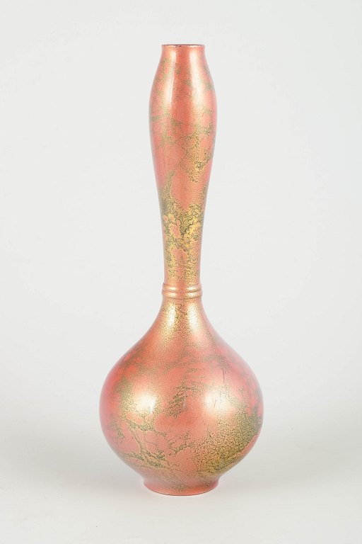 Murashido, Japan
Metallisk vase med emalje, 1920/30’erne.