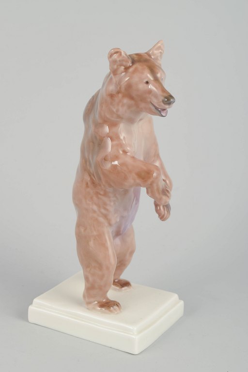 Erich Hösel for Meissen
Standing brown bear