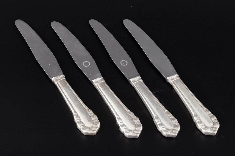 Georg Jensen
4 lunch knives, “Lily of the Valley”, after 1944.