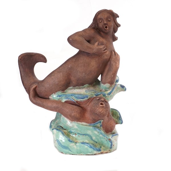 Georg Thylstrup stentøj. Georg Thylstrup, 1884-1930, unika figur i stentøj i 
form af havfrue og -mand. Signeret Georg Thylstrup 1920erne. H: 34cm