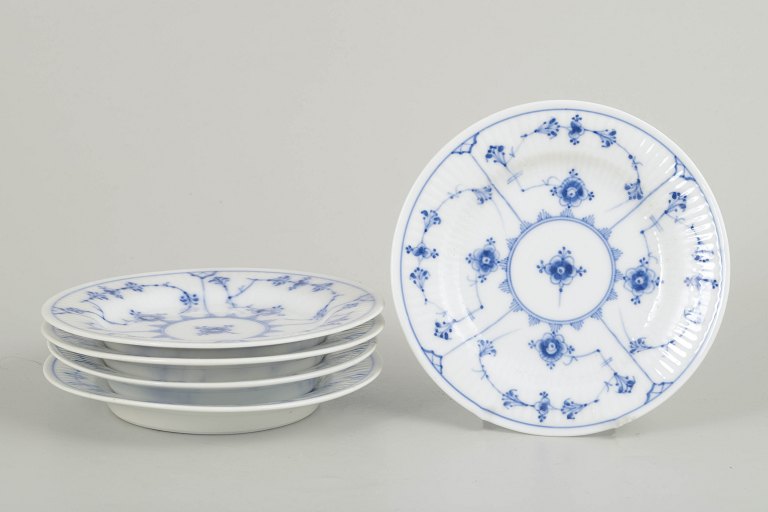 Royal CopenhagenSet of 5 plates, model 1/182, 1920s.